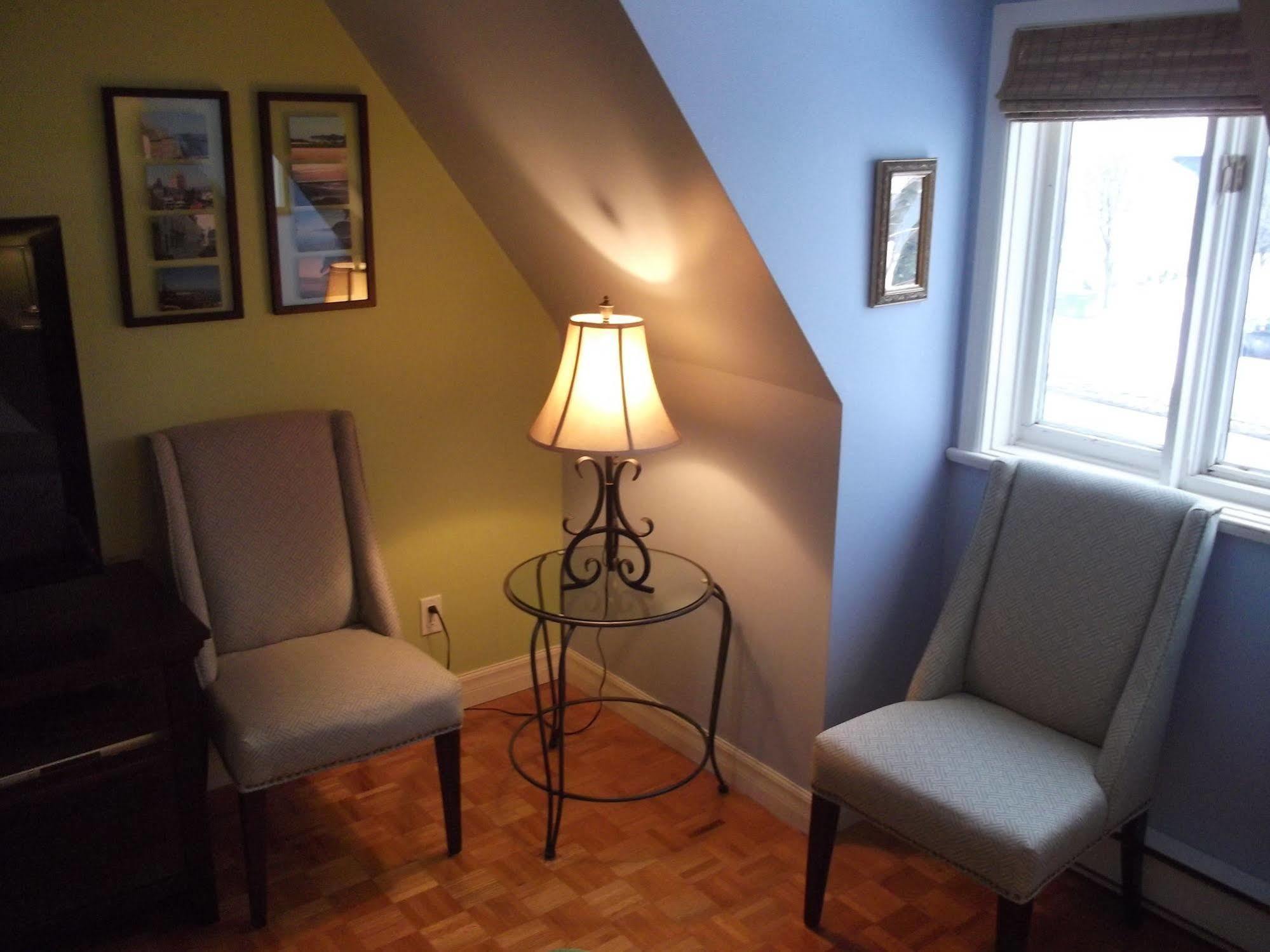 Au De La Chute Bed & Breakfast