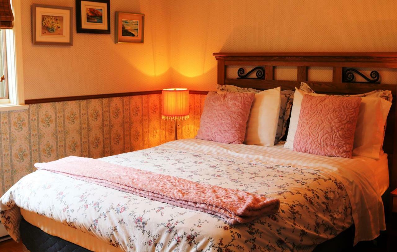 Au De La Chute Bed & Breakfast 3*